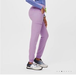 Figs: women's Zamora jogger Lavender Dew